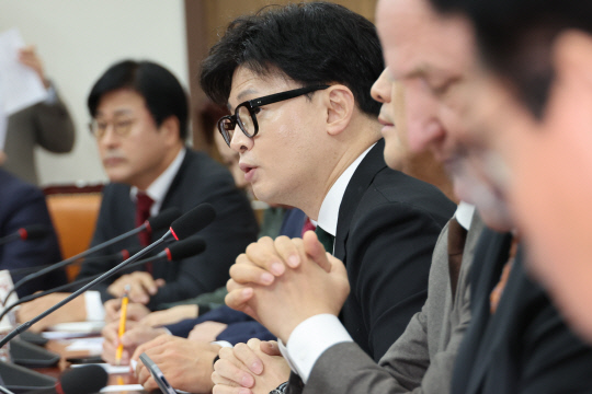 한동훈 국민의힘 대표가 11일 국회에서 열린 최고위원회의에서 발언하고 있다. [연합뉴스 제공]